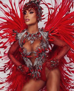 Tati Barbieri revela investimento de R$ 350 mil na fantasia