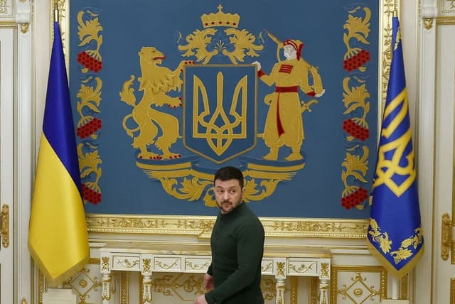 Zelensky considera renúncia para garantir paz na Ucrânia