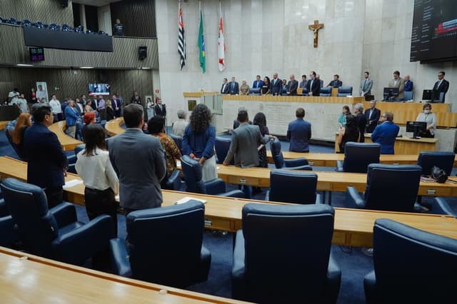 Câmara de SP discute regulamentação de mototáxis