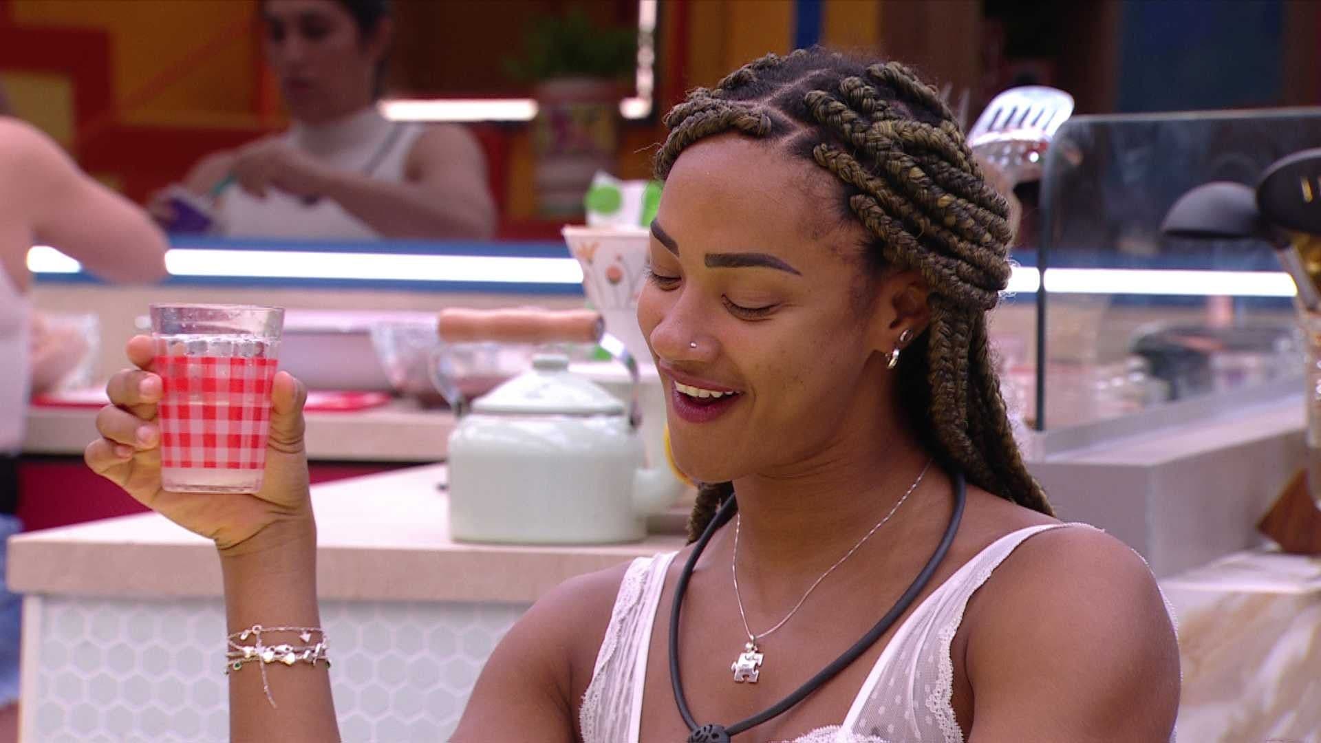 Aline revela que já está comprometida no BBB 25