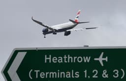Incêndio Fecha Aeroporto de Heathrow e Cancela Milhares de Voos