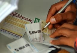 Mega-Sena premia R$ 3,5 milhões em sorteio hoje