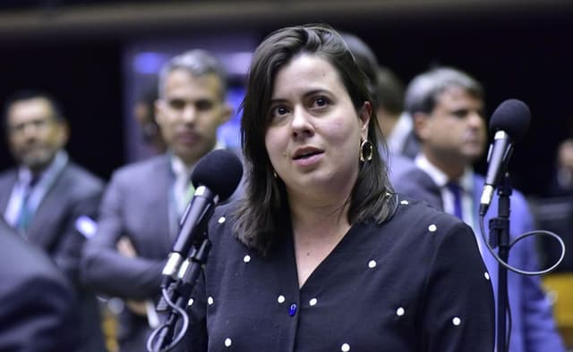 Sâmia Bomfim denuncia Baby do Brasil ao MP