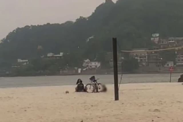 Casal em moto aquática gera alerta sobre riscos e legalidade