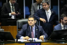 Congresso Aprova Orçamento 2025 com Superávit e Emendas