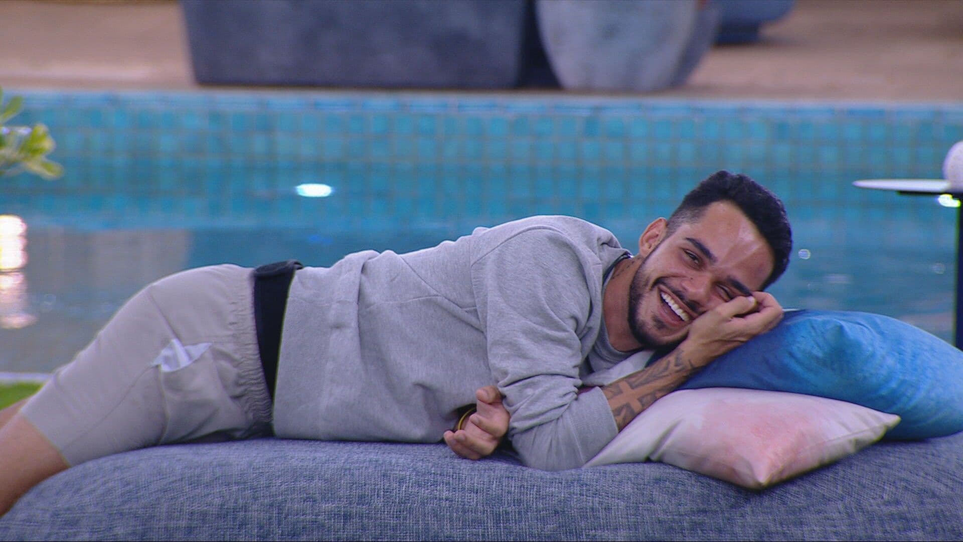 João Pedro e Eva em brincadeira durante Castigo do Monstro