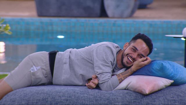 João Pedro e Eva em brincadeira durante Castigo do Monstro