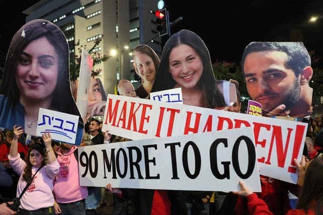 Reféns em Gaza: Israel confirma morte de oito cativos