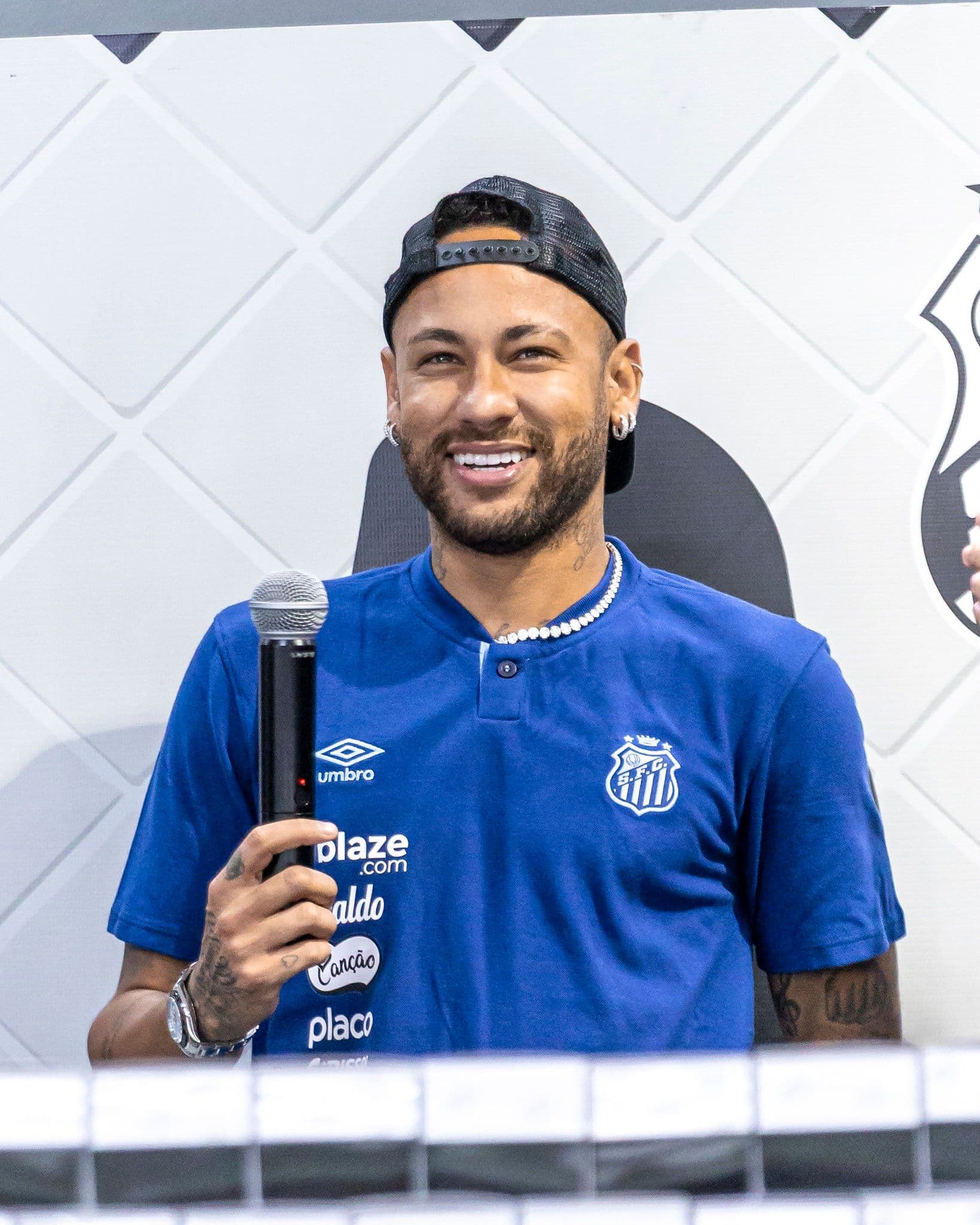 Neymar tem 14 jogos pelo Santos até fim do contrato