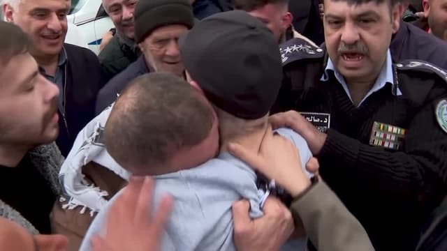 Liberação de prisioneiros palestinos marca troca de reféns