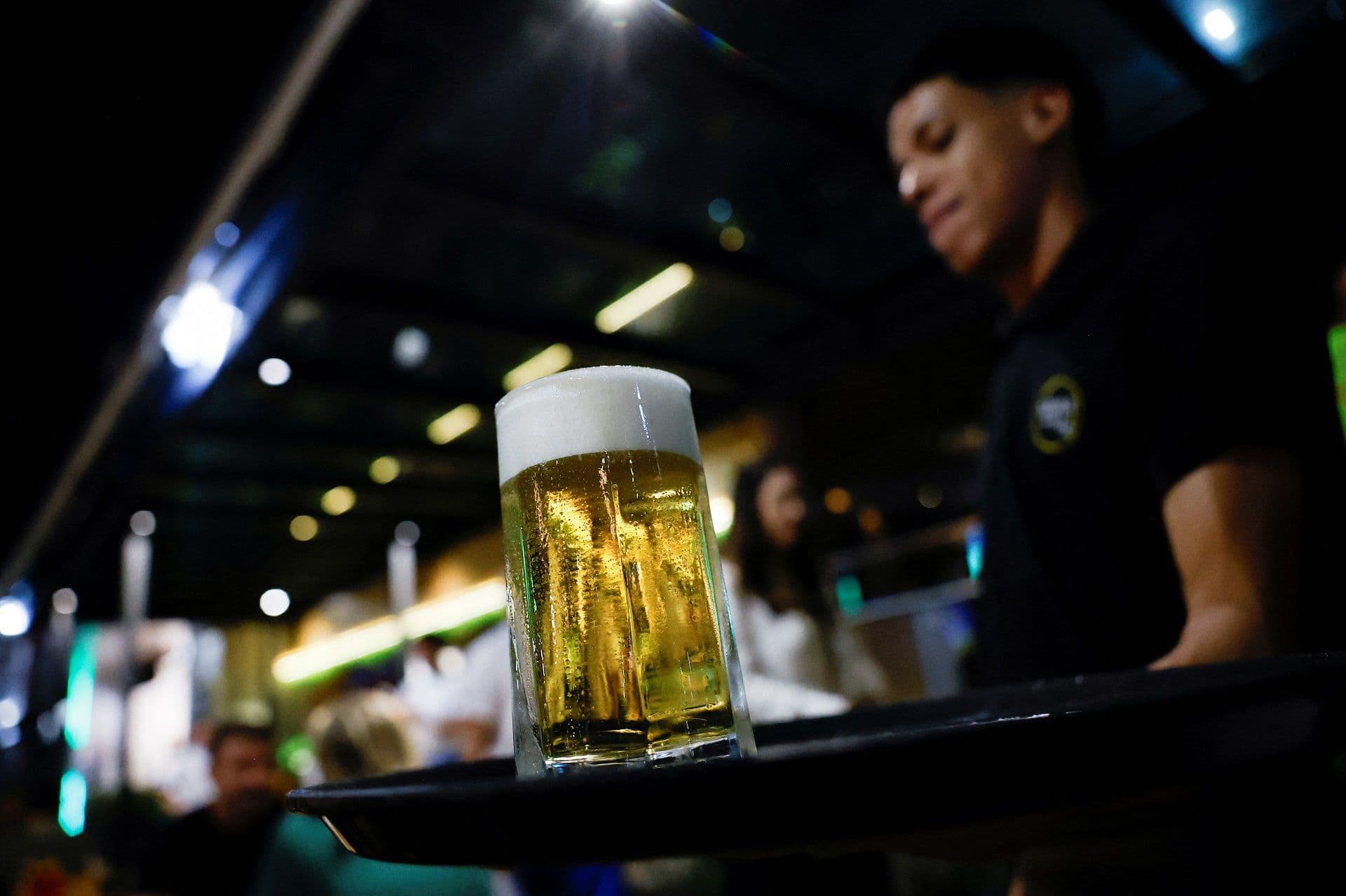 Setor de serviços do Brasil enfrenta contração em janeiro