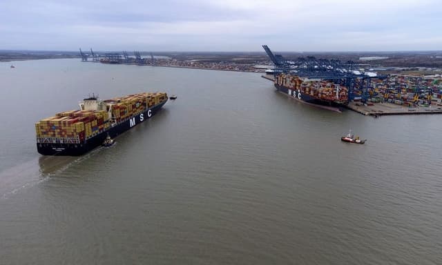 Déficit Comercial dos EUA Atinge Recorde com Aumento de Importações