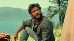 Ator Callum Kerr fala sobre o assassinato da mãe na França