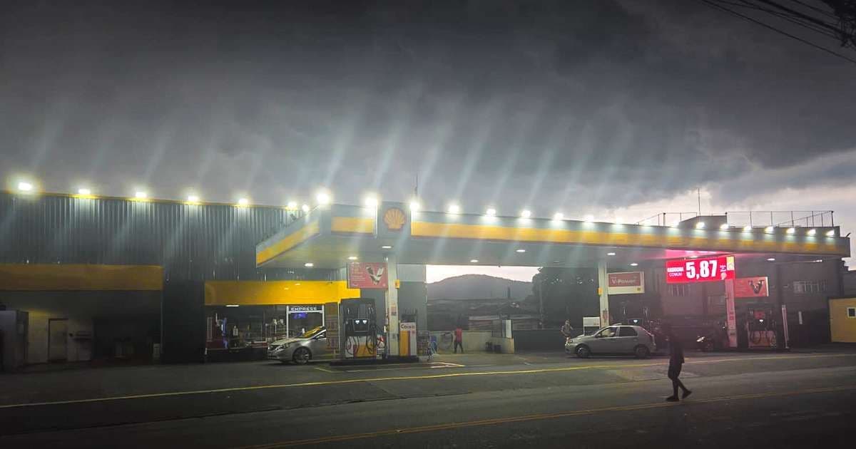 Chuvas Severas Transformam Dia em Noite em SP