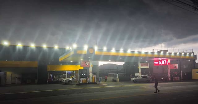 Chuvas Severas Transformam Dia em Noite em SP