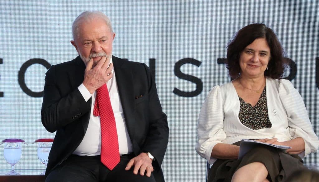 Lula pede mais agressividade política após demissão de Nísia