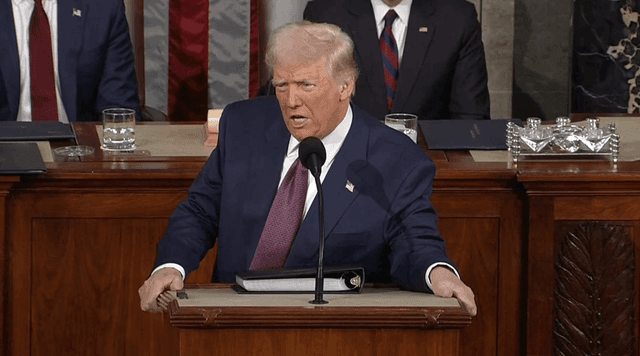 Trump ameaça demitir funcionários federais resistentes