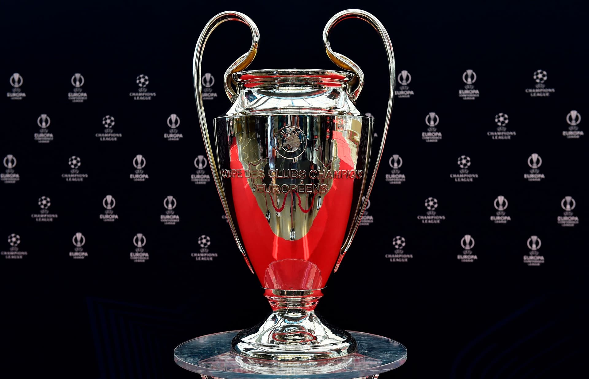 Datas dos Jogos das Oitavas da Champions League 2024/25