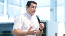 Padre defende educação dos filhos em vídeo viral