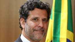 Oposição solicita afastamento de secretário do MEC por indícios de irregularidades