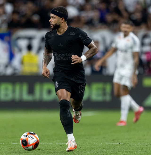 Memphis Depay brilha em mata-matas pelo Corinthians