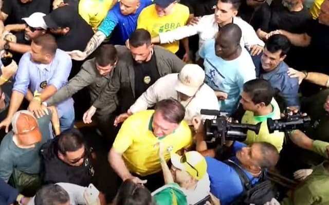 Ato em Copacabana Fragiliza Anistia de Bolsonaro
