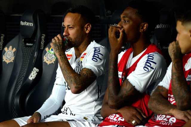 Santos é eliminado do Paulistão em derrota para o Corinthians