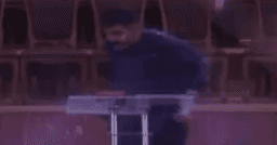 Forro de teto desaba em igreja durante culto no Brasil