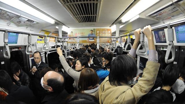 Japão enfrenta aumento de agressões em transporte público