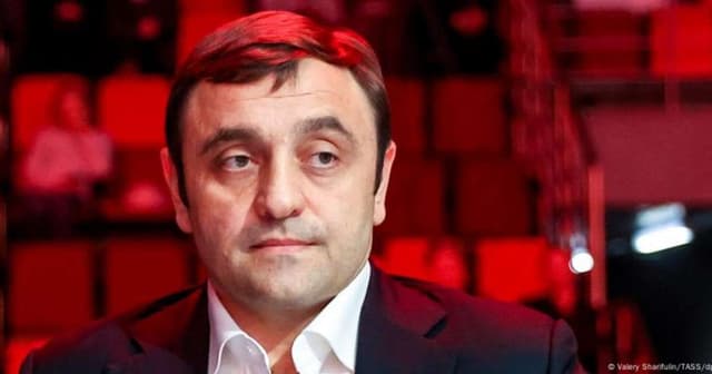 Morte de líder paramilitar em Moscou levanta tensão