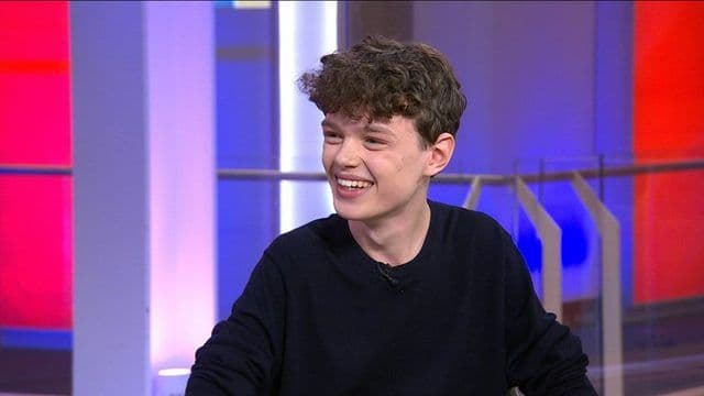 Adolescente de 16 anos cria assistente de IA revolucionário