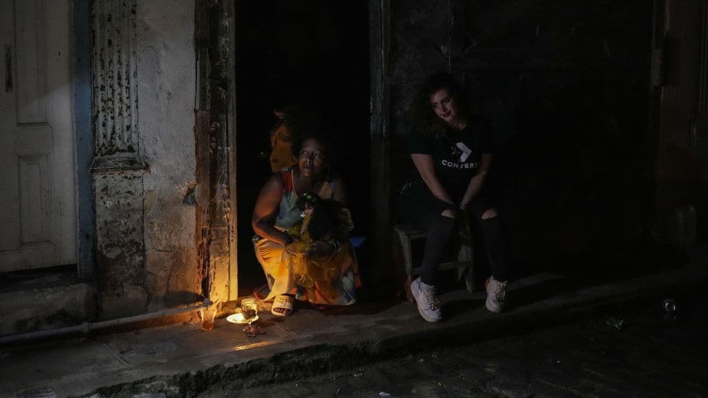 Cuba suspende atividades não essenciais por crise elétrica