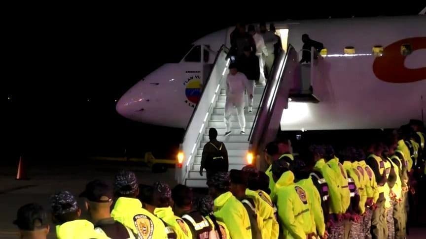 Deportações dos EUA levam migrantes de volta à Venezuela