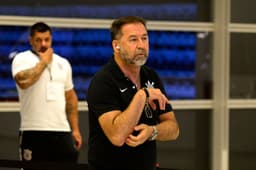 Presidente do Corinthians critica cera do Barcelona e arbitragem