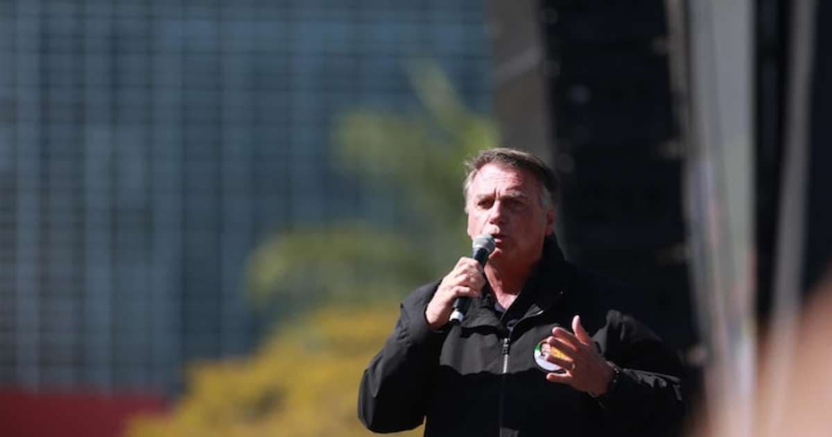 Bolsonaro participa de almoço com senadores da oposição