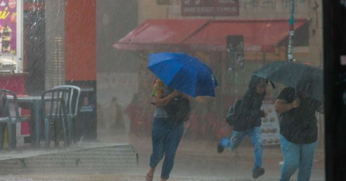 Chuvas Intenscas em São Paulo Causam Alagamentos e Falta de Energia