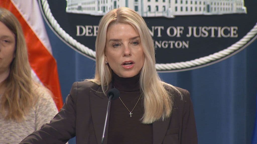 EUA processam Nova York por proteção a imigrantes