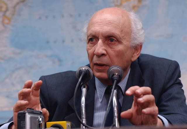 Rubens Ricupero discute tarifas de Trump e Brasil