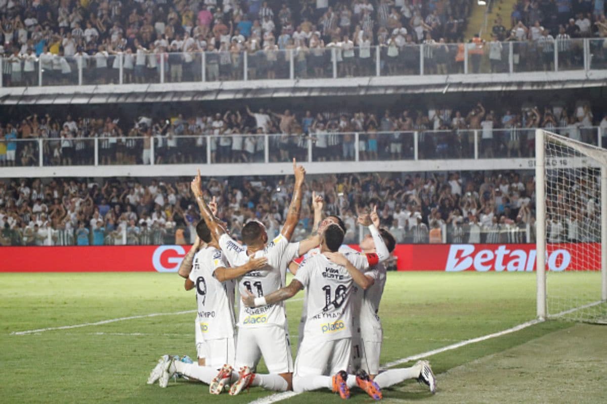 Neymar brilha e Santos vence Água Santa no Paulista