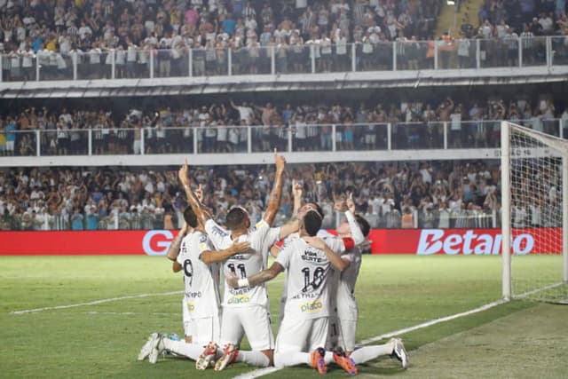 Neymar brilha e Santos vence Água Santa no Paulista