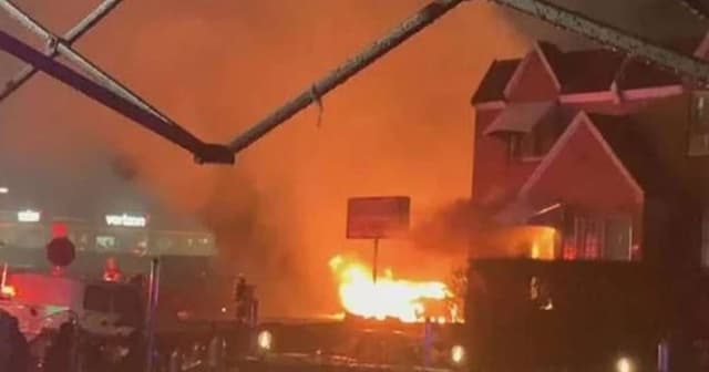 Avião de resgate cai em shopping na Filadélfia