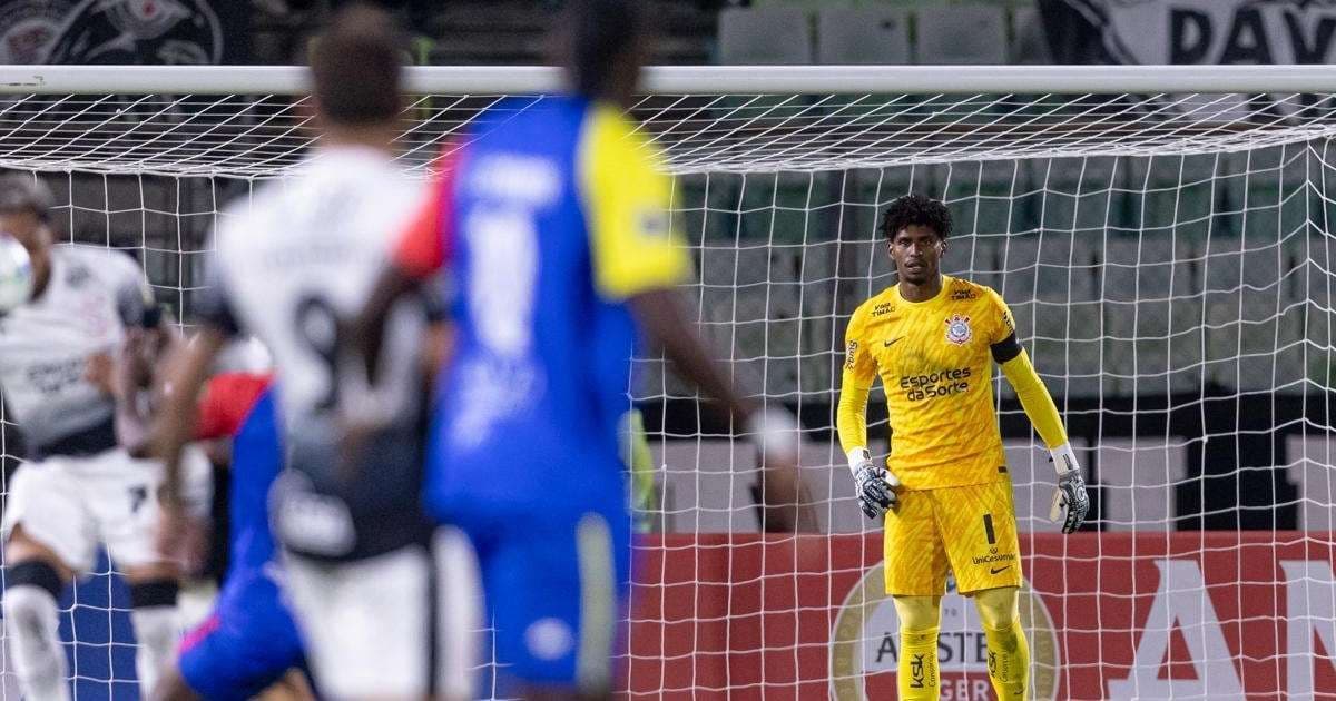 Hugo Souza reflete sobre desafios do Corinthians na Libertadores