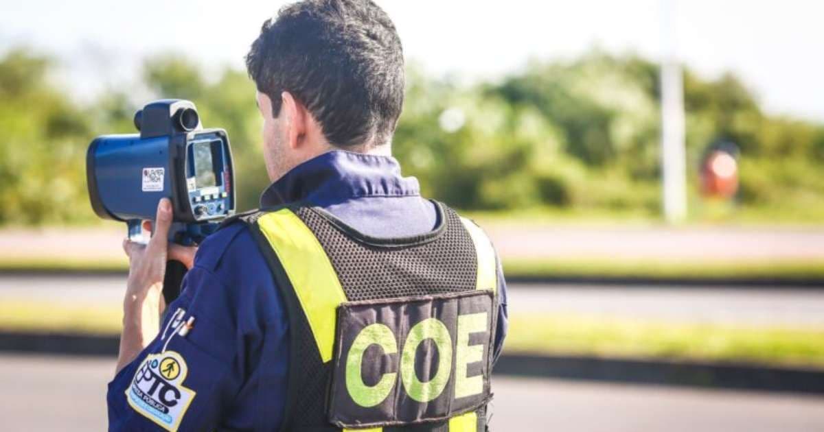 Motociclista é flagrado dirigindo a mais de 100 km/h