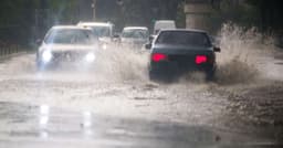 Alagamentos em São Paulo causam caos após chuvas intensas