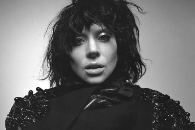 Lady Gaga decepciona com álbum nostálgico e menos intenso