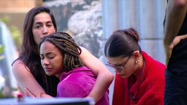 Aline se emociona após Vinícius ir para Quarto Secreto