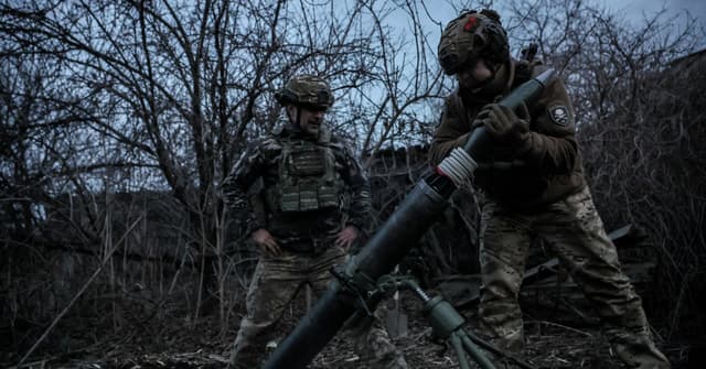 Trump e Putin buscam acordo em conversa sobre Ucrânia