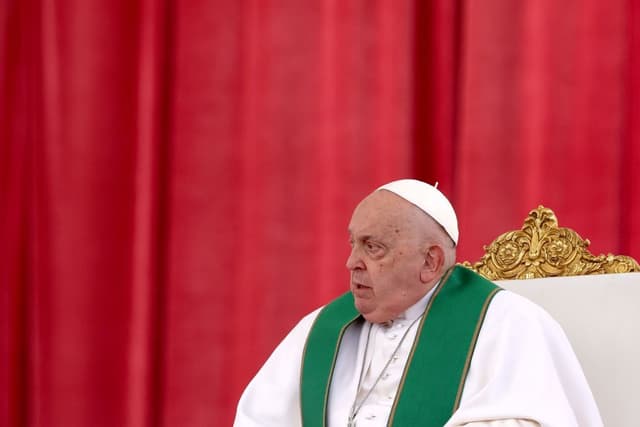 Papa Francisco segue em recuperação após pneumonia bilateral