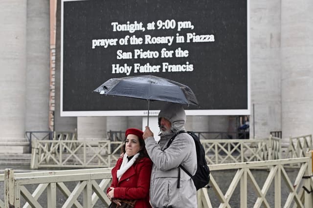 Vaticano inicia orações noturnas pela saúde do Papa Francisco