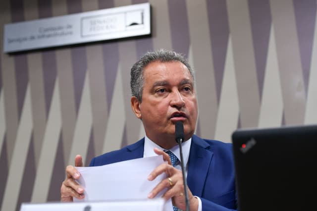 Haddad recebe apoio de Lula e ministros para iniciativas